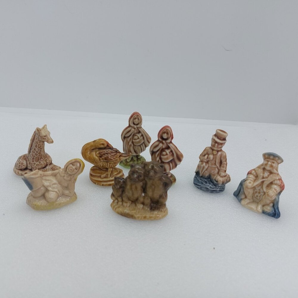 Lot Of 8 Vintage Wade England Figurines People Animals